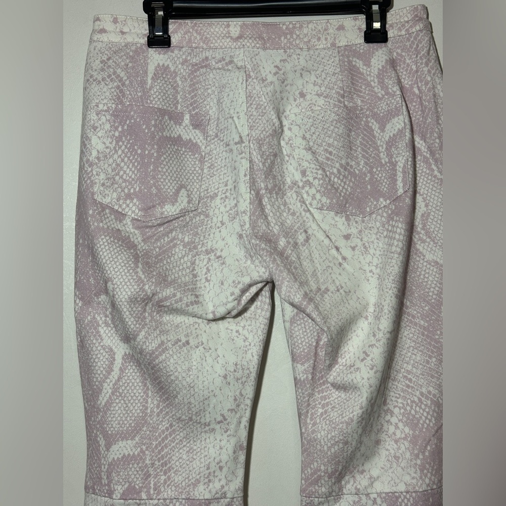 Peach Love The Ellen Bell Bottom FIare Ivory Lilac Snake Print Pants Large - Picture 5 of 8